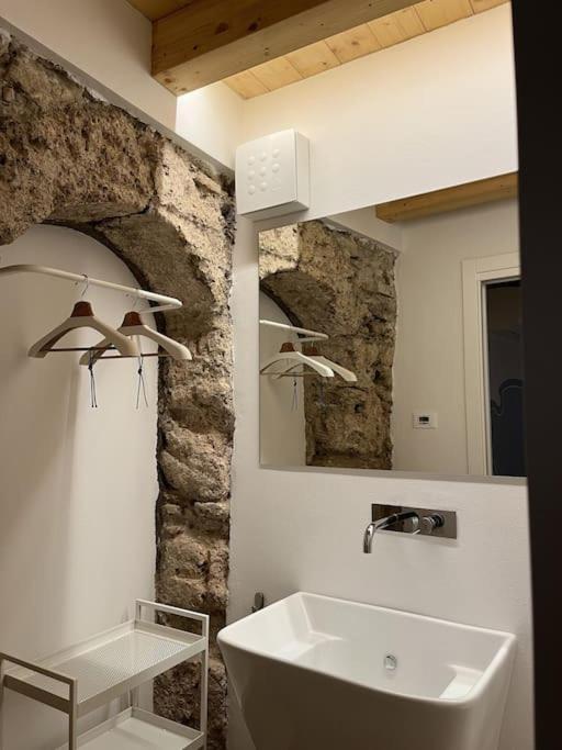 La Piccola Casa Al Lago - Intera Casa Con 3 Camere E 2 Box Salò Εξωτερικό φωτογραφία